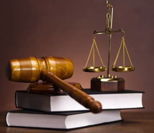 هل يسأل الموظف عن اخطائه السابقة و التالية علي شغل الوظيفة ؟