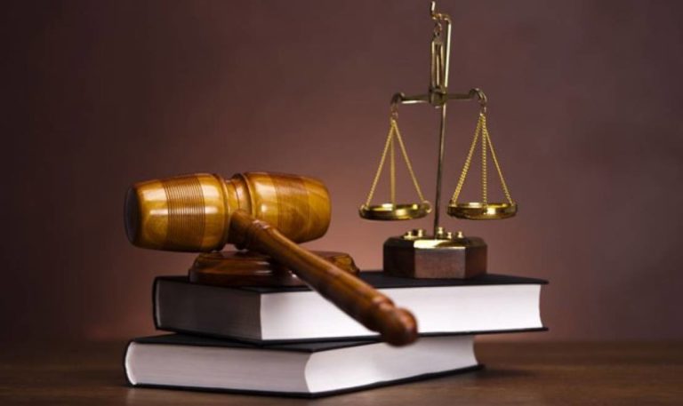 هل يسأل الموظف عن اخطائه السابقة و التالية علي شغل الوظيفة ؟ هل يسأل الموظف عن اخطائه السابقة و التالية علي شغل الوظيفة ؟
